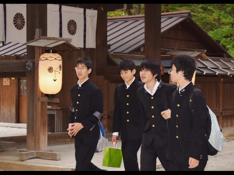 gakuran-japanese-school-uniform